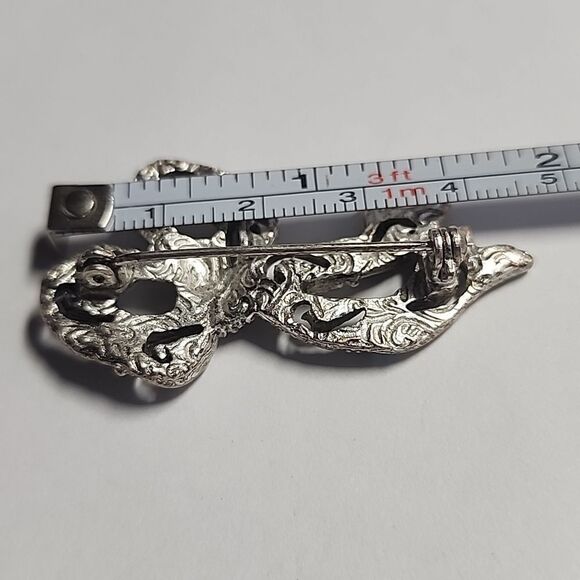 Elegant Silver Bow Brooch with Blue Accents - Picture 6 of 6